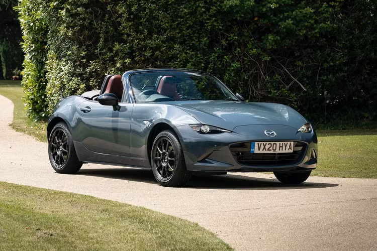 Mazda Anh quốc vừa trình làng phiên bản giới hạn của dòng xe thể thao Mazda MX-5 2020 mới, mang tên MX-5 R-Sport. Mẫu xe mới này hiện đã có mặt tại các cửa hàng của Mazda trên toàn nước Anh với số lượng chỉ 150 chiếc.