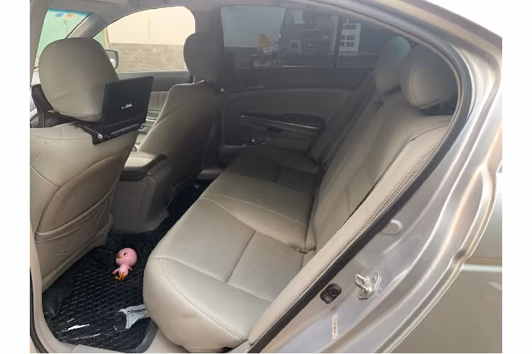 Ngoài ra, chơi xe phổ thông như Camry, Accord đã qua sử dụng cũng có chi phí nuôi ít hơn so với lựa chọn xe sang của Đức đã qua sử dụng được rao bán lại trong tầm giá. Dẫu vậy, lựa chọn mua xe cũ luôn là một quyết định đáng cân nhắc, nhất là những người mua chưa có kinh nghiệm.