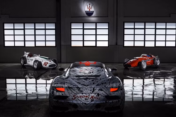 Mới đây, một vài hình ảnh rò rỉ của siêu phẩm Maserati MC20 đã bất ngờ bị phán tán và thu hút sự quan tâm đông đảo của giới mộ điệu xe trên thế giới. Mặc dù nhà sản xuất nước Ý đã cố gắng che đậy ngoại thất của xe bằng lớp áo nguỵ trang kín mít, tuy nhiên, người xem vẫn có thể mường tượng ra được thiết kế sơ bộ của xe với rất nhiều thay đổi.