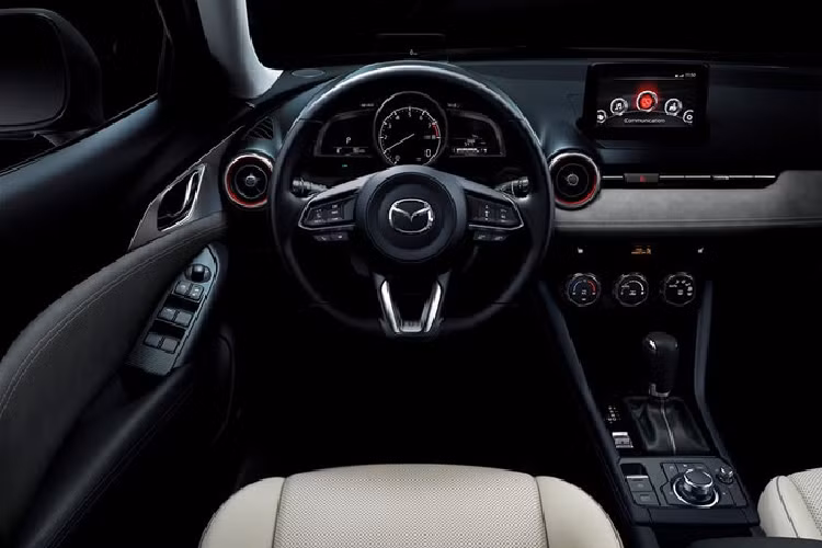 CX-3 2020 hiện đã được tích hợp ứng dụng Apple CarPlay và Android Auto, một trang bị còn thiếu trên phiên bản 2019. Gói công nghệ i-Activsense tiêu chuẩn cũng bổ sung thêm hệ thống kiểm soát hành trình thích ứng với chức năng Stop &amp; Go, hỗ trợ phanh thông minh trong thành phố (smart city braking), cảnh báo chệch làn đường, đèn pha chống chói, cảnh báo điểm mù và phương tiện cắt ngang phía sau.