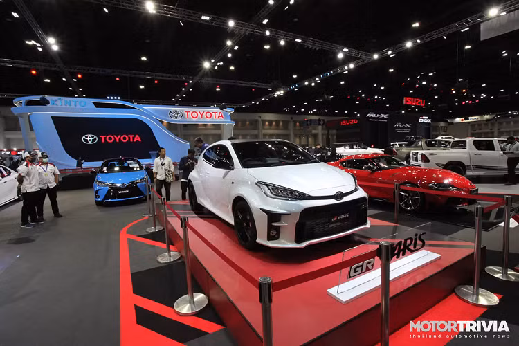 Yaris GR sở hữu nền tảng khung gầm độc đáo, nó là sự kết hợp của nền tảng GA-B mới của Toyota (dùng trên Yaris hatchback thế hệ mới) và phần sau được điều chỉnh từ nền tảng GA-C được sử dụng cho các dòng Corolla và C-HR. Để có trọng lượng nhẹ, khung xe sử dụng các tấm hợp kim nhôm và mui xe được bằng vật liệu composite carbon nhẹ và đẹp, bên cạnh nhiều cách cắt giảm trọng lượng ở nhiều bộ phận trên xe.