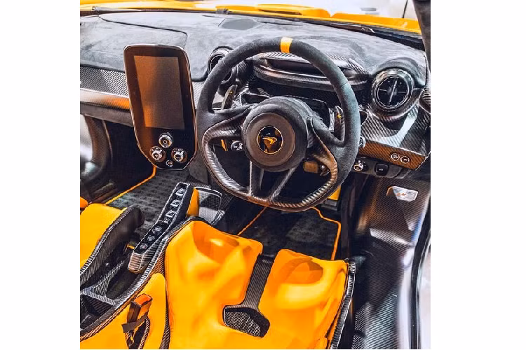 Là một phiên bản đặc biệt, do đó, McLaren Senna LeMans được chế tạo hoàn toàn tại bộ phận MSO của McLaren