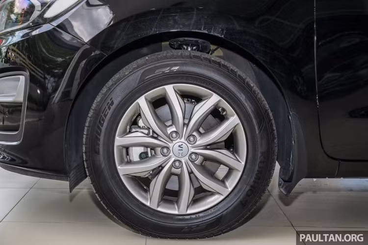 Ghế gập Kia Sedona 2020 cung cấp nhiều kiểu xếp ghế ngồi. Hàng ghế thứ 4 cũng có thể xếp gọn vào sàn khoang hành lý. Dung tích khoang hành lý của Kia Sedona 2020 bình thường là 33 lít, tối đa là 2.335 lít khi tất cả các hàng ghế sau được gập lại.
