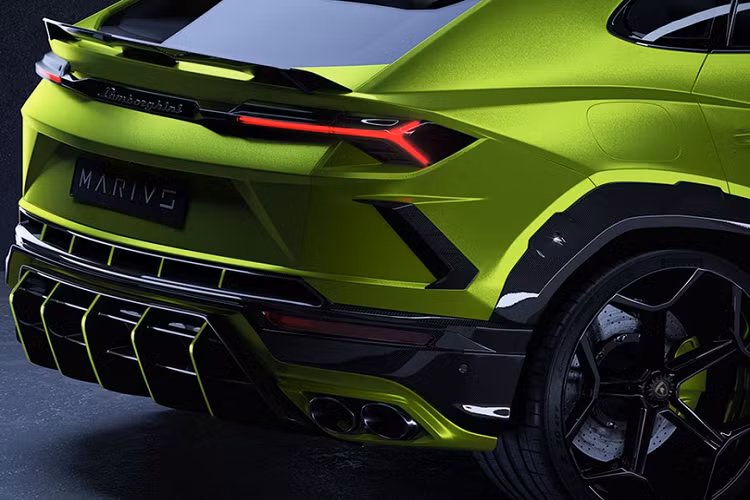 Không có sự thay đổi dưới nắp capo. Lamborghini Urus trang bị động cơ V8 4.0L, tăng áp kép, sản sinh công suất 641 mã lực và mô-men xoắn 869 Nm.