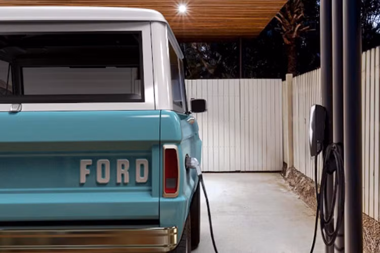 Năm ngoái, Zero Labs Automotive tung ra bản chạy điện Ford Bronco mang phong cách hoài cổ với thân xe bằng sợi carbon cao cấp. Năm nay, startup này giới thiệu phiên bản rẻ hơn làm bằng chất liệu thép.