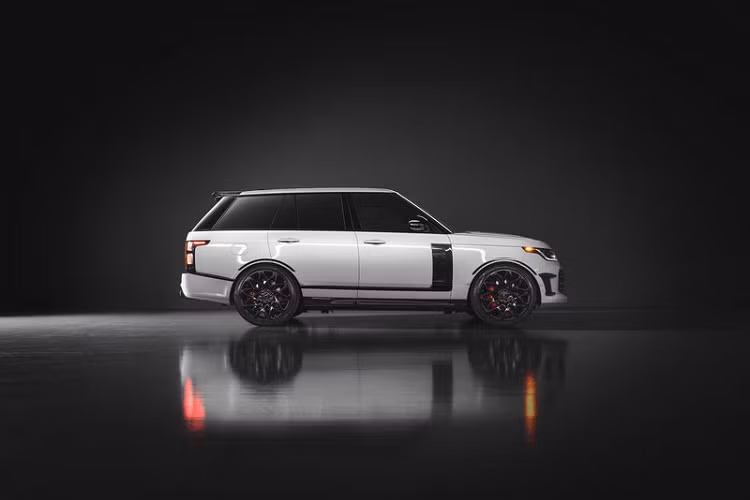 Điểm nổi bật ở ngoại thất của Overfinch Velocity Final Edition 2021 là rất nhiều chi tiết làm từ sợi carbon kiểu "đá nghiền" mới như trên lưới tản nhiệt, nắp ca-pô ‘Powerdome’ siêu mạnh mẽ, vòm bánh xe, ốp sườn, cánh lướt gió và cản trước / sau. Tuy nhiên, khách hàng có thể chọn vật liệu sợi carbon Herringbone thông thường nếu muốn.