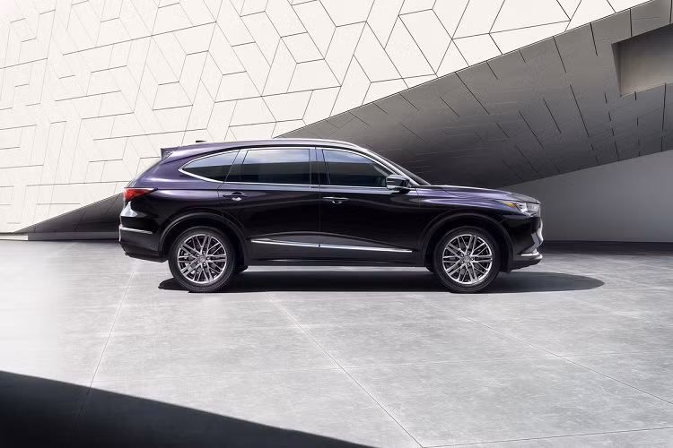 Phiên bản hiệu suất cao MDX Type S sẽ được ra mắt vào mùa hè năm 2021. Mẫu xe này được trang bị động cơ tăng áp V6 3.0L, sản sinh công suất 355 mã lực và mô-men xoắn 480 Nm. Các trang bị tiêu chuẩn của MDX Type S gồm mâm 21 inch, phanh Brembo, dàn âm thanh vòm 3D 25 loa công suất 1.000 W.