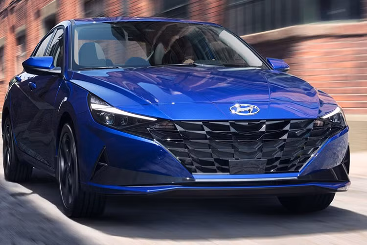 Hyundai Elantra 2021 tu 579 trieu dong tai Malaysia, co ve VN?