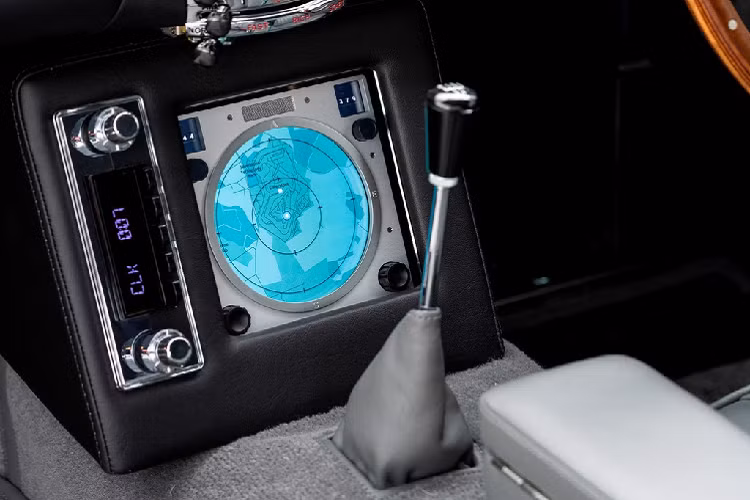 Phiên bản Aston Martin DB5 Goldfinger Continuation thực thụ được trang bị động cơ 6 xy-lanh hút khí tự nhiên, dung tích 4.0L và có công suất 290 mã lực. Xe sử dụng hộp số sàn 5 cấp của ZF và hệ truyền động cầu sau.