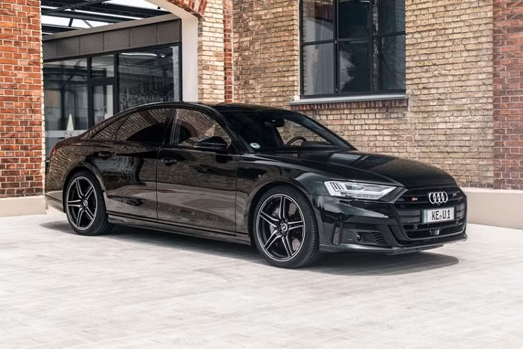Ở dạng nguyên bản, Audi S8 2020 mới được ca ngợi vì thời gian tăng tốc còn nhanh hơn chiếc xe thể thao Porsche 911 Carrera 2020 (cần 4,2 giây để tăng từ 0 - 100 km/h). Và sau khi được ABT Sportsline phù phép thì Audi S8 còn vượt mặt cả siêu xe.