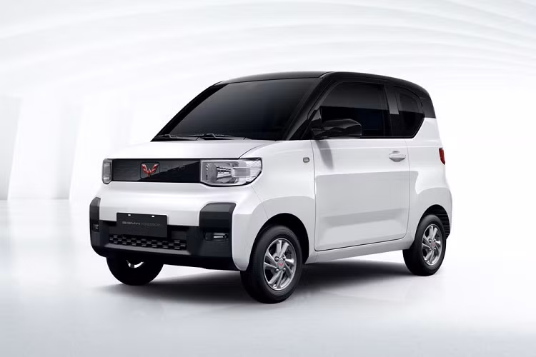 Trong vài ngày trở lại đây, thị trường ôtô Trung Quốc đang dần hồi phục khi các showroom mở cửa trở lại sau một thời gian dài tạm đóng cửa vì ảnh hưởng của dịch virus corona. Các hãng xe cũng vì thế mà giới thiệu những mẫu ôtô mới của mình như thương hiệu xe điện Wuling mới của liên doanh SAIC-GM-Wuling.