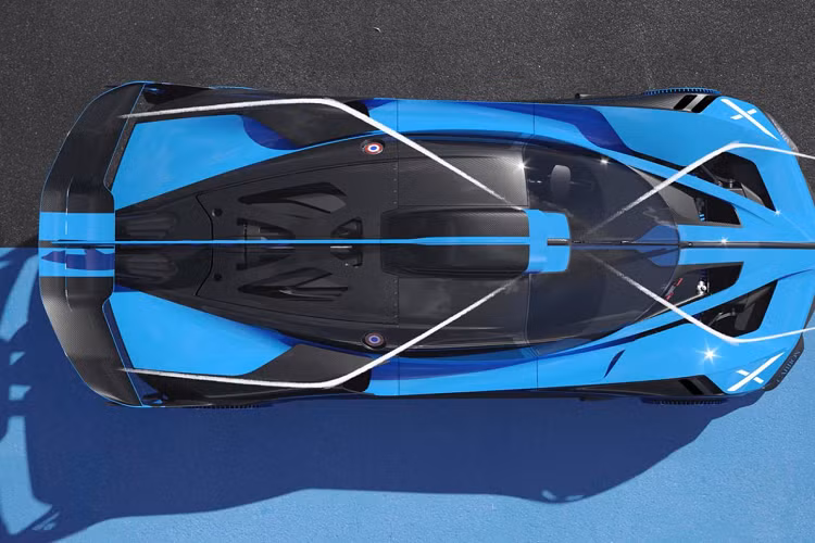 Nils Sajonz cho biết:”Làm việc để thiết kế Bugatti Bolide là một trải nghiệm phi thường”. Ngoài ra, anh còn cho biết thêm: “Bolide là sự thể hiện rõ nét từ đội ngũ thiết kế của chúng tôi. Chúng tôi nhận ra rằng một chiếc siêu xe thể thao tập trung vào đường đua là bước đi tiếp theo tốt nhất của Bugatti và Bolide là một ví dụ điển hình cho các nguyên tắc thiết kế của chúng tôi. Đó chính là cấp tiến và đương đại, mọi thứ mà Bugatti đại diện cho. Bugatti không bao giờ đứng yên và chúng tôi luôn tìm kiếm những mục tiêu tiếp theo. ”