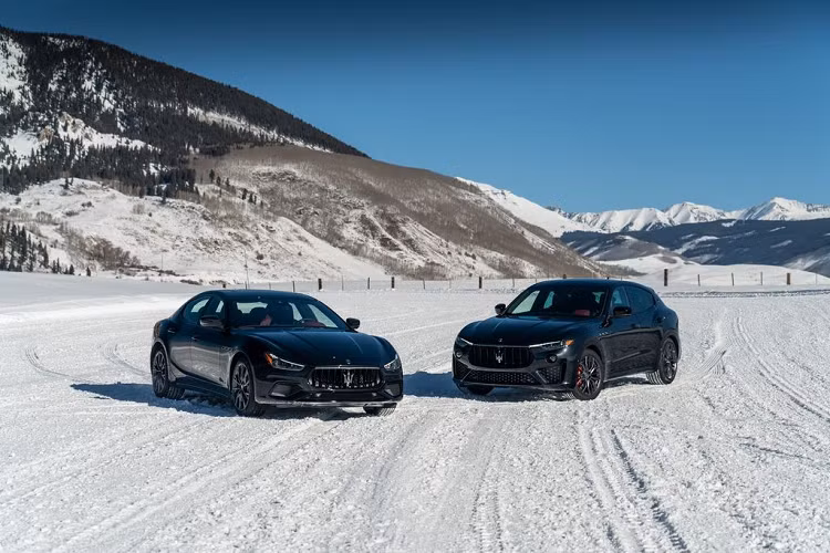 Với kế hoạch “lên kệ” tại thị trường Bắc Mỹ vào Tháng 3 này, Phiên bản Maserati Edizione Ribelle mới sở hữu ngoại thất Nero Ribelle Mica với Gói trang bị Nerissimo có thêm huy hiệu, đường viền và nhiều điểm nhấn mạ crôm đen.