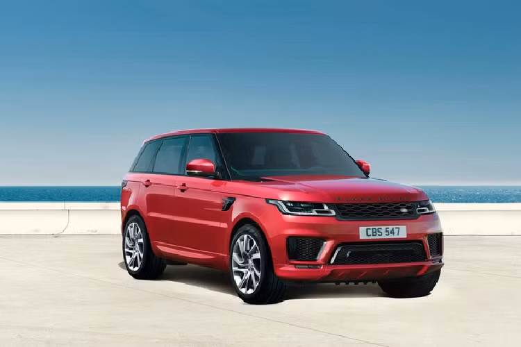 Động cơ diesel cũng là loại tăng áp V6 3.0L (trên bản Range Rover Sport HSE Silver Edition) nhưng chỉ cho công suất 254 mã lực và mô-men xoắn 600 Nm. Ngoài ra, khách mua còn có thể chọn khối động cơ tăng áp Ingenium (plug-in hybrid) 2.0L sản sinh công suất 398 mã lực và mô-men xoắn 640 Nm, và động cơ tăng áp mild-hybrid 3.0L 6 xi-lanh thẳng hàng cho công suất 395 mã lực và mô-men xoắn 550 Nm.