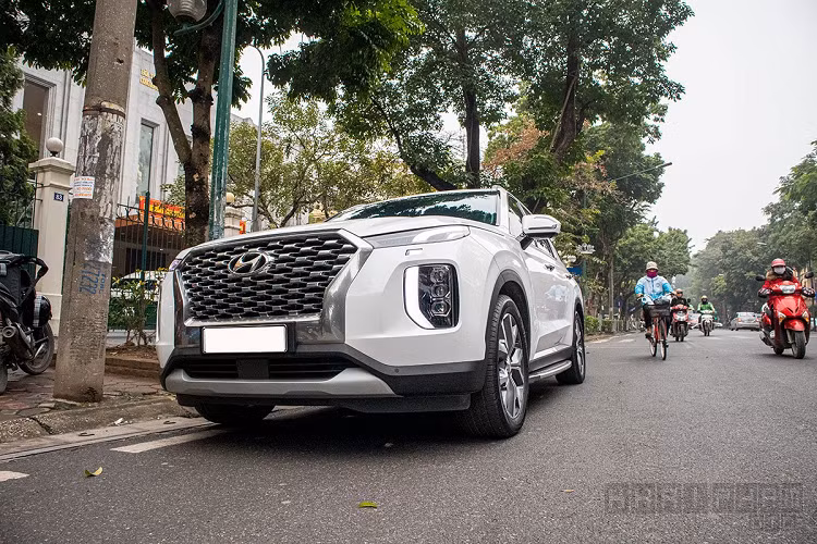Mức giá xe Hyundai Palisade nhập khẩu Hàn Quốc ngang tầm với Ford Explorer nhập khẩu Mỹ tương đương khoảng 2,268 tỷ đồng. Hiện chưa có thông tin về thời điểm ra mắt thị trường Việt cũng như giá bán chính hãng bởi theo nhà phân phối TC Motor thì mẫu xe chưa nằm trong dự tính