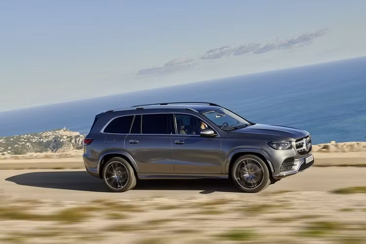 Xe được nhập khẩu từ Mỹ cùng chính sách bảo hành 3 năm chính hãng , giá xe Mercedes-Benz GLS 450 4MATIC 2020 là 4,909 tỷ đồng (đã bao gồm VAT). Mức giá của GLS là cực kỳ hấp dẫn so với những giá trị hình ảnh và tính năng đắt tiền mà khách hàng nhận được.