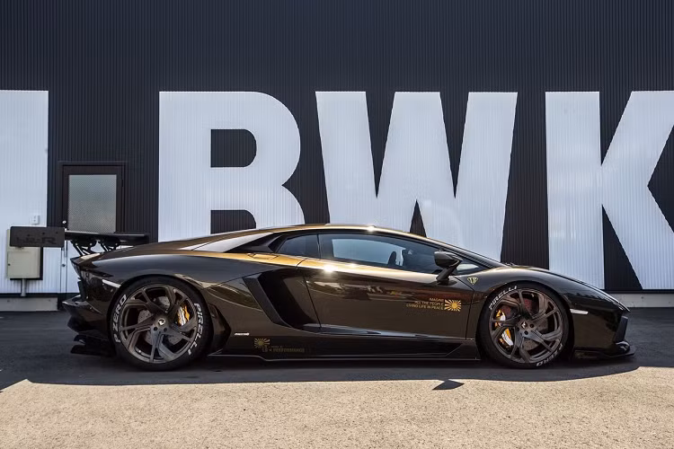 Thông thường, những gói độ đến từ Liberty Walk sẽ không can thiệp tới phần động cơ. Những gói độ này sẽ chỉ đem lại những nâng cấp về ngoại thất, khiến cho chiếc xe trở nên hầm hố hơn khi di chuyển trên đường phố. Tại Việt Nam, phong trào nâng cấp xe với những gói độ Liberty Walk rất phát triển khi đã có tới 6 chiếc xe được lắp đặt các gói độ thân rộng đắt giá, mới đây nhất chính là chiếc Ferrari 458 Liberty Walk Silhouette GT.