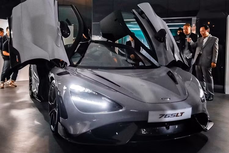 Thương hiệu siêu xe McLaren đang kín lịch để ra mắt các dòng siêu xe mới đến với các khách hàng trên toàn thế giới, 1 trong số đó phải kể đến siêu xe McLaren 765LT, đây phiên bản hiệu suất cao và giới hạn của dòng xe rất được nhà giàu Việt ưa chuộng đó chính là McLaren 720S.