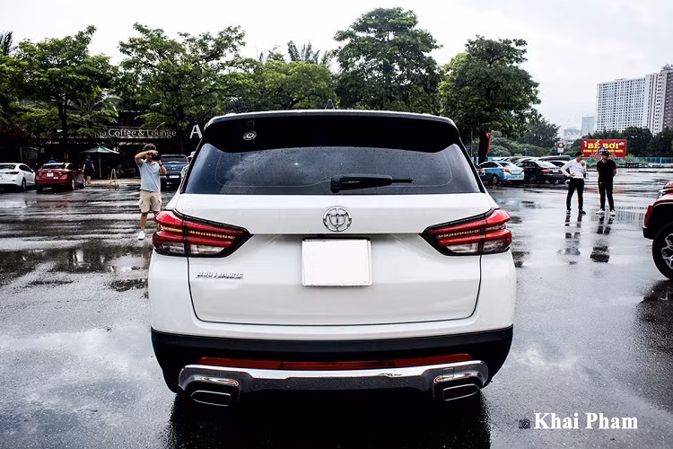 Động cơ của Brilliance V7 có sự hợp tác với BMW nên mang đến những trải nghiệm được người dùng đánh giá tốt dù chưa thực sự hoàn hảo như trên nguyên mẫu X3.