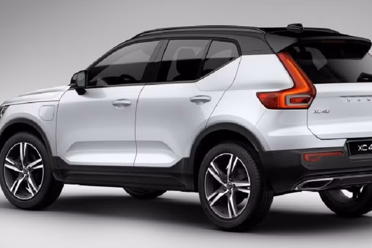 Tại thị trường Thái Lan, Volvo XC40 Recharge T5 2020 có tổng cộng 3 phiên bản là R-Design Expression, R-Design và Inscription. Cả 3 phiên bản này đều dùng hệ truyền động plug-in hybrid T5 Twin Engine. Trong khi đó, những phiên bản dùng động cơ thông thường của dòng Volvo XC40 sẽ không còn được bán ở Thái Lan nữa.