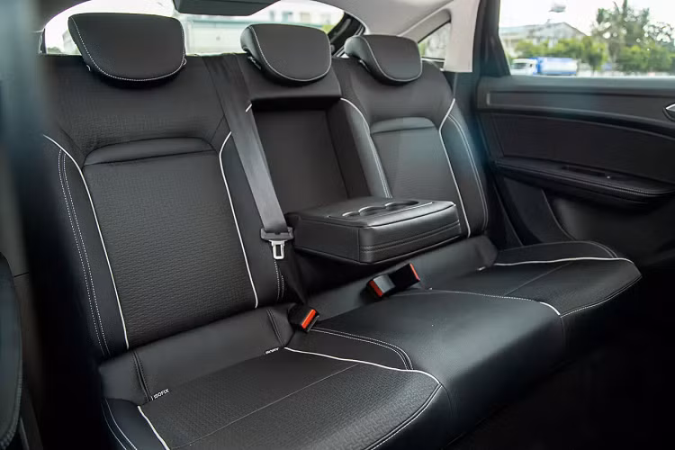 Trên phiên bản cao cấp, Renault Arkana được trang bị hệ thống âm thanh vòm BOSE® cao cấp phát triển riêng cho Arkana với 8 loa, một loa siêu trầm (Subwoofer) và ampli kỹ thuật số với bộ xử lý âm thanh.