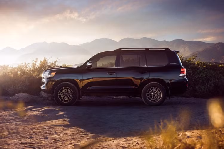Trang Best Car Web (Nhật Bản) cho biết Land Cruiser 2021 mới sẽ được hãng xe Nhật Bản ra mắt trong vài tháng tới với nhiều thay đổi quan trọng.