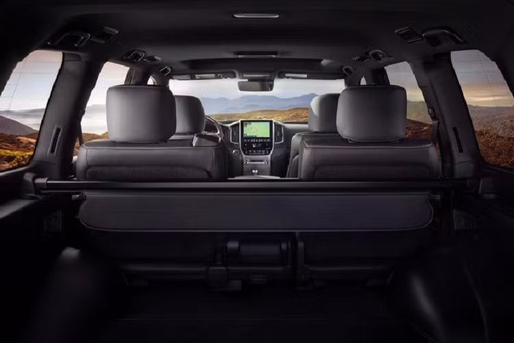 Kiến trúc hiện tại của Land Cruiser sẽ vẫn giữ nguyên, hộp số tự động 6 cấp sẽ được thay thế bằng hộp số vô cấp CVT, dẫn động 4 bánh toàn thời gian.