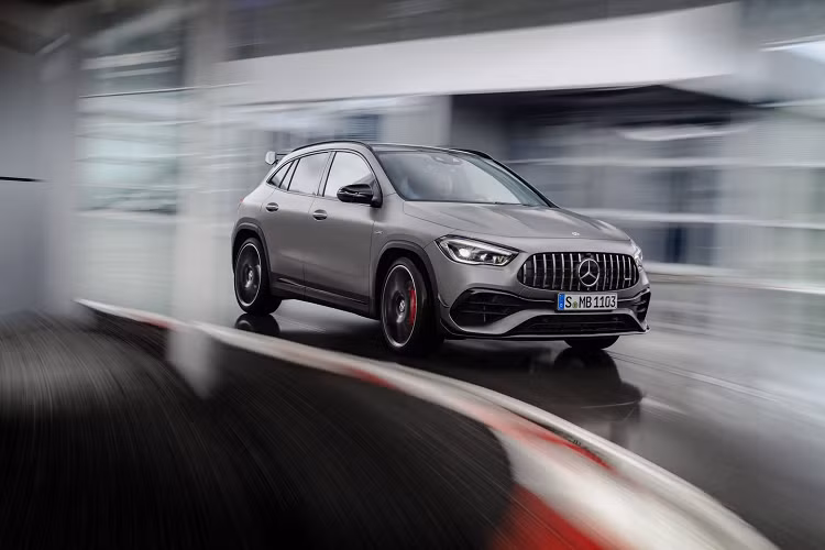 Ngoài GLA 45, trong thời gian tới Mercedes-Benz sẽ còn cho ra mắt thêm các phiên bản GLA 35 cũng dùng động cơ 2.0L tăng áp nhưng được điều chỉnh để sử dụng nhiên liệu hiệu quả hơn và giá bán ở tầm thấp hơn. Bên cạnh đó, các bản GLA tiêu chuẩn cũng sẽ được nâng cấp. Giá xe Mercedes-AMG GLA 45 2021 mới hiện chưa được công bố.
