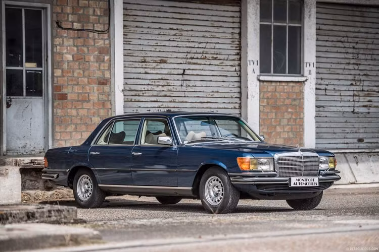 Chặng đường 94 năm phát triển của Mercedes-Benz chứng kiến sự ra đời của nhiều mẫu xe tên tuổi, mang tính biểu tượng của thương hiệu, một trong số đó là 450 SEL. Đây là chiếc Mercedes S-Class đầu tiên – dòng xe hạng sang cỡ lớn của nhà sản xuất ôtô nước Đức.