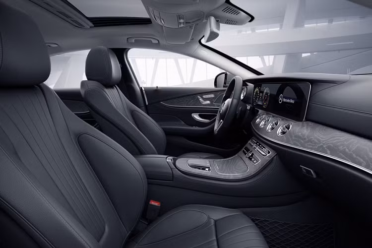 Nội thất của xe khá tương đồng với các phiên bản CLS khác, bao gồm màn hình giải trí trung tâm và bảng đồng hồ taplo kỹ thuật số đều có kích thước 12,3 inch. Vô lăng của xe cũng là phiên bản thể thao cùng các phím cảm ứng, cho phép điều khiển bảng đồng hồ taplo và màn hình trung tâm. Nội thất ốp gỗ thật cùng da ARTICO, hàng ghế trước điều chỉnh điện cùng khả năng nhớ vị trí ghế. Chân ga, phanh của xe cũng được ốp kim loại theo phong cách thể thao.