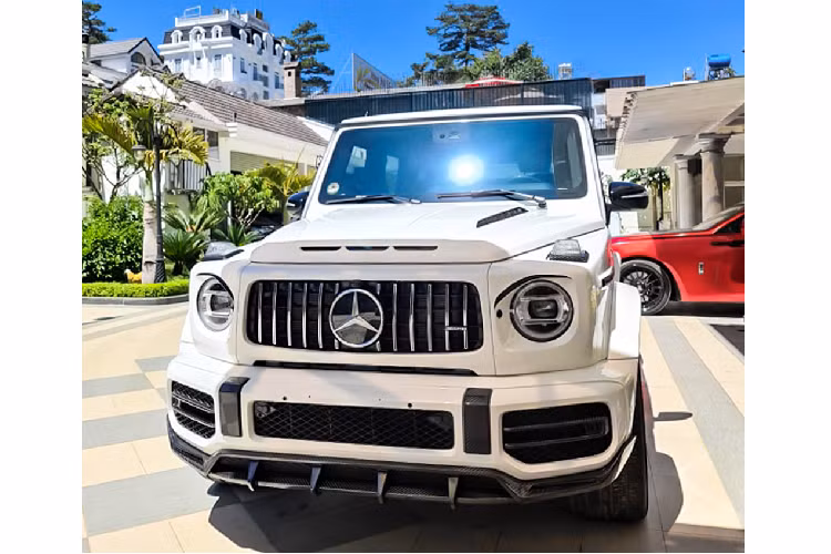 Số lượng những chiếc Mercedes-AMG G63 2019 mới được mang về Việt Nam theo diện nhập khẩu chính hãng lẫn nhập khẩu tư nhân ngày một nhiều hơn nhằm đáp ứng nhu cầu mua của khách hàng trong nước.