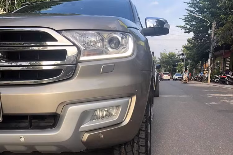 Do biểu thuế tiêu thụ đặc biệt (TTĐB) đối với xe ôtô được sửa đổi, bổ sung có hiệu lực sau ngày 1/7/2016 tăng thuế TTĐB theo dung tích động cơ. Theo đó, xe có dung tích từ 3.0 – 4.0L như chiếc Ford Everest này có máy dung tích 3.2L sẽ tăng từ 60% lên mức 90%.