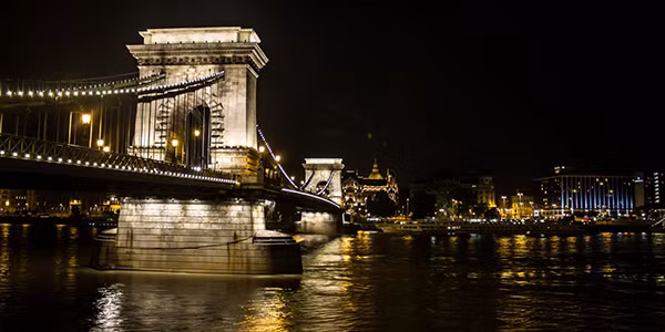 Cầu Chain ở thủ đô Budapest, Hungary.