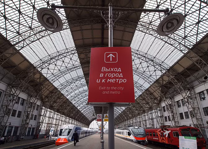 Xe lửa chạy điện mới tại ga Kievsky ở thủ đô Moscow.