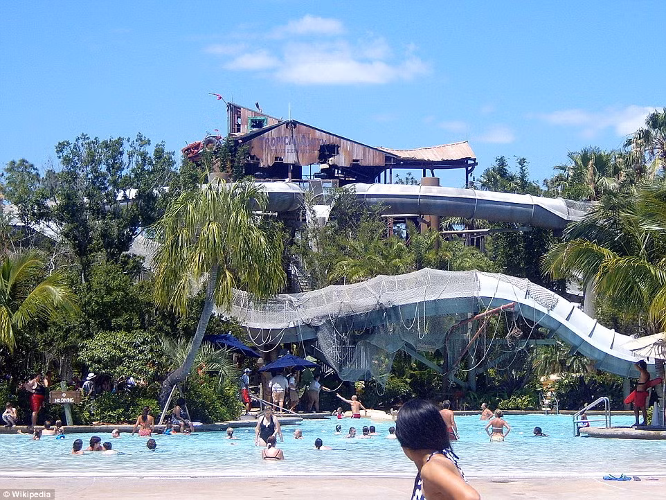 Công viên nước Disney's Typhoon Lagoon ở Orlando, bang Florida (Mỹ), thu hút đông đảo du khách.