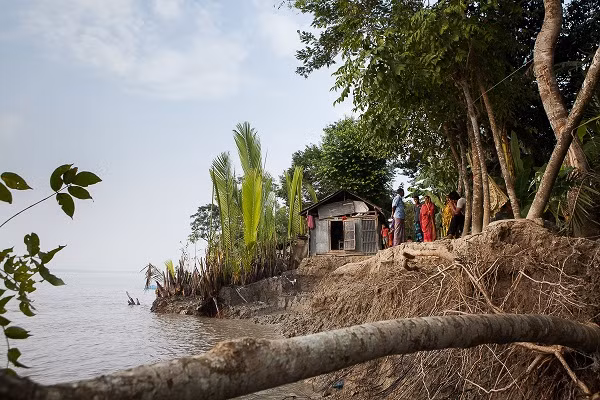 Khoảng 150 triệu người dân Bangladesh phải thích nghi với những ảnh hưởng do tình trạng biến đổi khí hậu gây ra.
