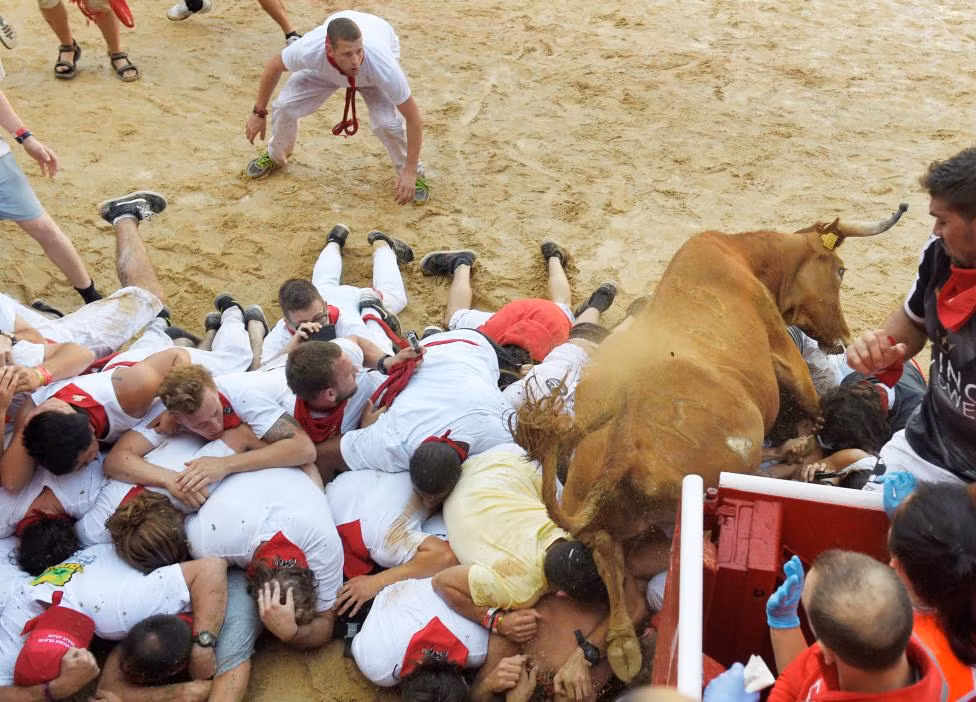 Lễ hội “bò rượt” San Fermin được xem là lễ hội của những người liều lĩnh vì mức độ quá nguy hiểm.