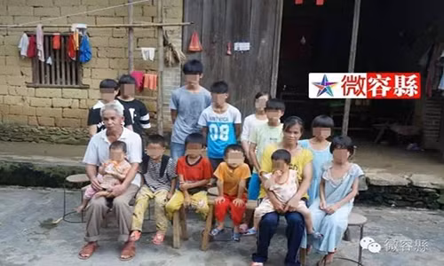 Liang, 66 tuổi, đang sống cùng người vợ 42 tuổi và 14 đứa con trong một ngôi nhà đơn sơ ở huyện Rong, Khu tự trị dân tộc Choang Quảng Tây, Trung Quốc. Được biết, vợ của ông Liang đang mang thai và dự kiến sinh vào cuối năm nay.
