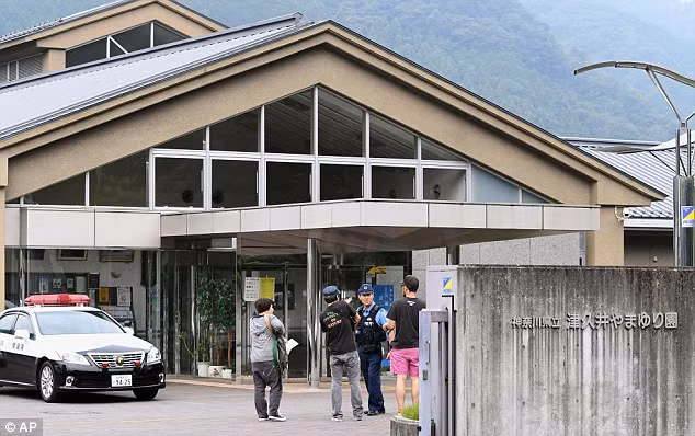 Báo Asahi Shimbun của Nhật đưa tin, nghi phạm Satoshi đã khai nhận với cảnh sát rằng: “Tôi muốn loại bỏ hết những người khuyết tật ra khỏi thế giới này”.