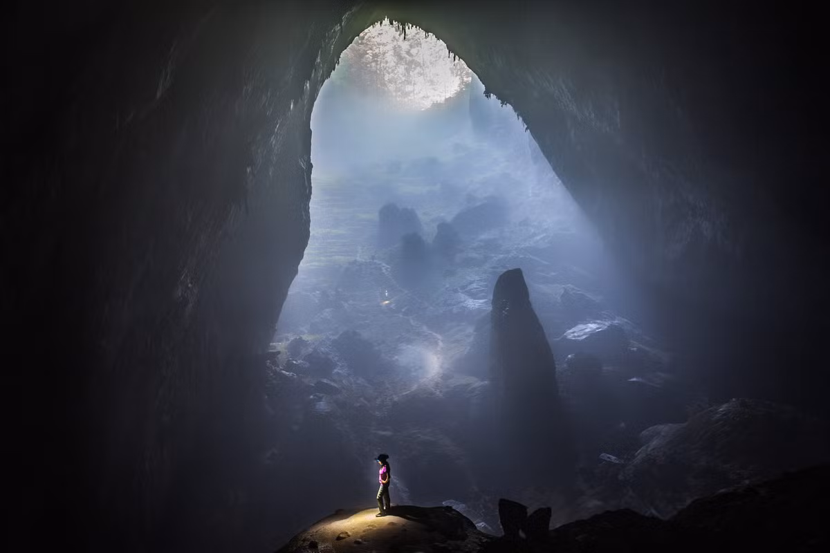Khung cảnh siêu thực trong lòng núi.