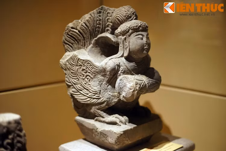 Giải mã loạt tượng người chim nghìn tuổi bí ẩn của Việt Nam Giai ma loat tuong nguoi chim nghin tuoi bi an cua Viet Nam
