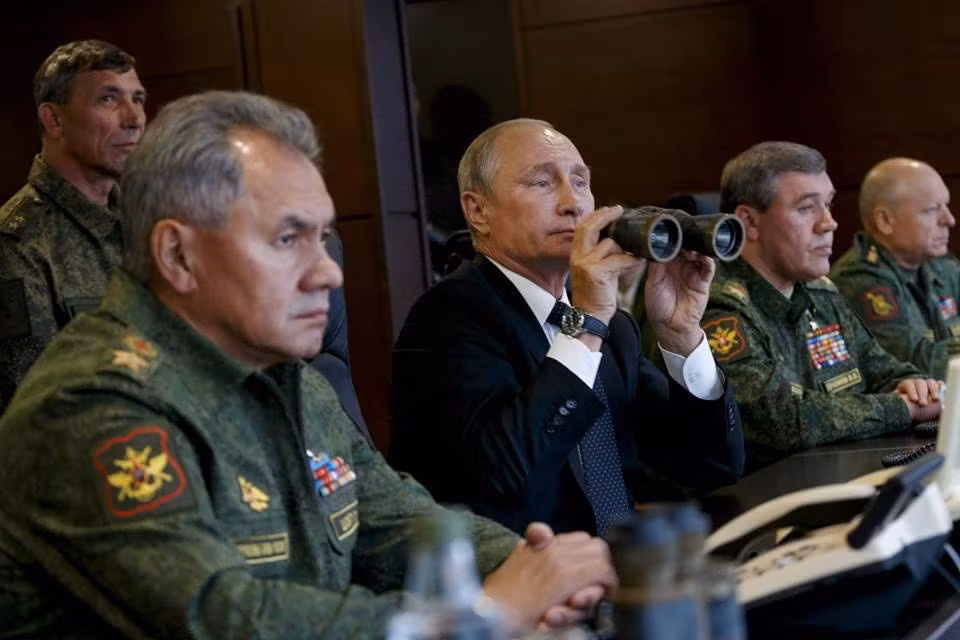Theo Sputnik đưa tin từ Moscow, hôm qua ngày 18/9/2017, đích thân Tổng thống Nga Vladimir Putin đã trực tiếp tới giám sát một phần các hoat động quân sự thuộc cuộc tập trận Zapad-2017 giữa Quân đội Nga và Quân đội Belarus. Nguồn ảnh: Bộ Quốc phòng Nga.