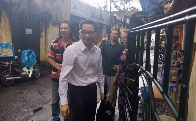 Pho thu tuong Vu Duc Dam bat ngo thi sat Hang phim truyen Viet Nam-Hinh-5