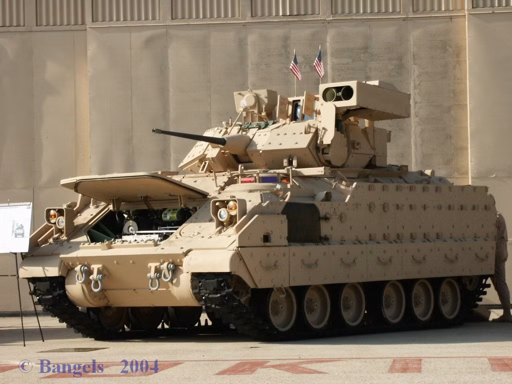 Đóng vai trò quan trọng cho các lữ đoàn và sư đoàn bộ binh Mỹ bên cạnh M1 Abrams còn có xe chiến đấu bộ binh M2 Bradley, lần này Mỹ điều tới Ba Lan hơn 100 chiếc Bradley đã nói lần một phần nào đó tầm quan trọng của phương tiện bọc thép này. Nguồn ảnh: Army.