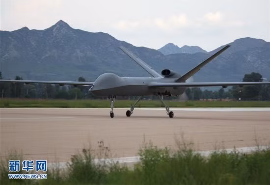 CH-5 là mẫu máy bay không người lái (UAV) cỡ lớn do Viện 11 thuộc Tập đoàn Khoa học Công nghệ Vũ trụ Trung quốc nghiên cứu chế tạo, được thiết kế dành riêng cho nhiệm vụ tấn công kết hợp với trinh sát đường không. CH-5 cũng là mẫu UAV tấn công mạnh nhất của Trung Quốc hiện nay. Nguồn ảnh: News.
