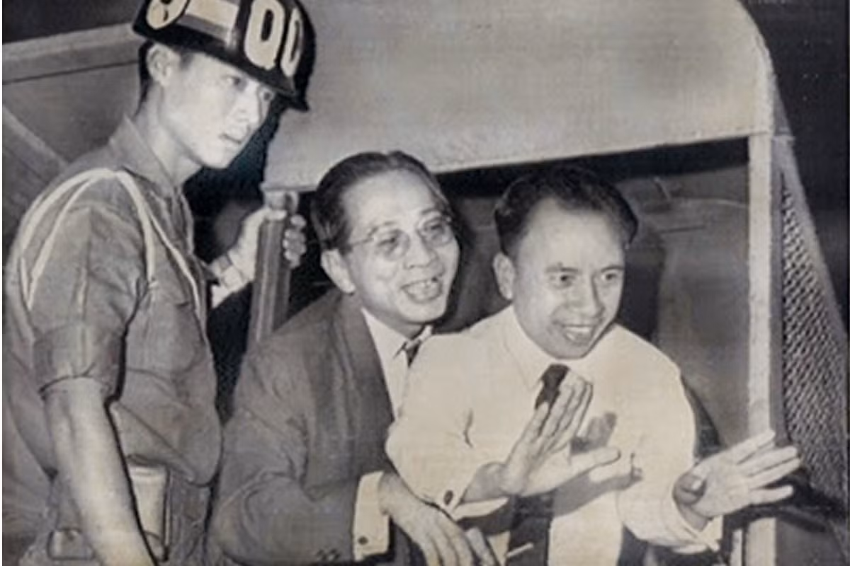 Nhân vật thứ ba trong mạng lưới tình báo của ta ở Sài Gòn là Tướng tình báo Vũ Ngọc Nhạ với biệt danh "Ông cố vấn", trong thời gian hoạt động của mình ông là cố vấn cao cấp cho nhiều chính trị gia của chính quyền Sài Gòn, nhưng ông cũng là nhân vật chủ chốt trong cụm tình báo chiến lược A.22. Cụm tình báo này đã làm rúng động chính trường Sài Gòn trong suốt những năm cuối của thập niên 1960. Nguồn ảnh: ĐSPL.