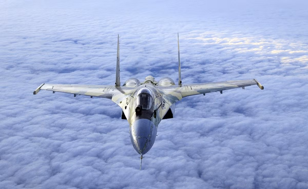 Các dòng chiến đấu cơ hiện đại nhất của Nga hiện nay như Su-30, Su-33, Su-34, Su-35, Su-37 hay thậm chí là cả J-11 của Trung Quốc cũng đều được xây dựng dựa trên thiết kế của Su-27. Đây rõ ràng là loại máy bay đa năng nhất trong số mẫu tiêm kích đa năng của Liên Xô trước đây và Nga ngày nay. Nguồn ảnh: BHM.