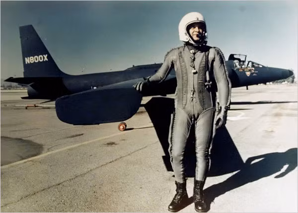 U-2 có phi hành đoàn chỉ một người, sải cánh rộng 31,4 mét, dài 4,88 mét và có trọng lượng cất cánh tối đa 18,1 tấn. Nguồn ảnh: Newyork.