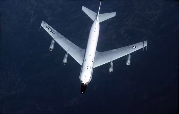 RC-135 được Mỹ sử dụng như một máy bay do thám vì nó có ngoại hình giống hệt với máy bay chở khách, đây chính là cách mà chiếc máy bay này ngụy trang khi nó bị phát hiện trên không phận đối phương. Nguồn ảnh: Aircombat.