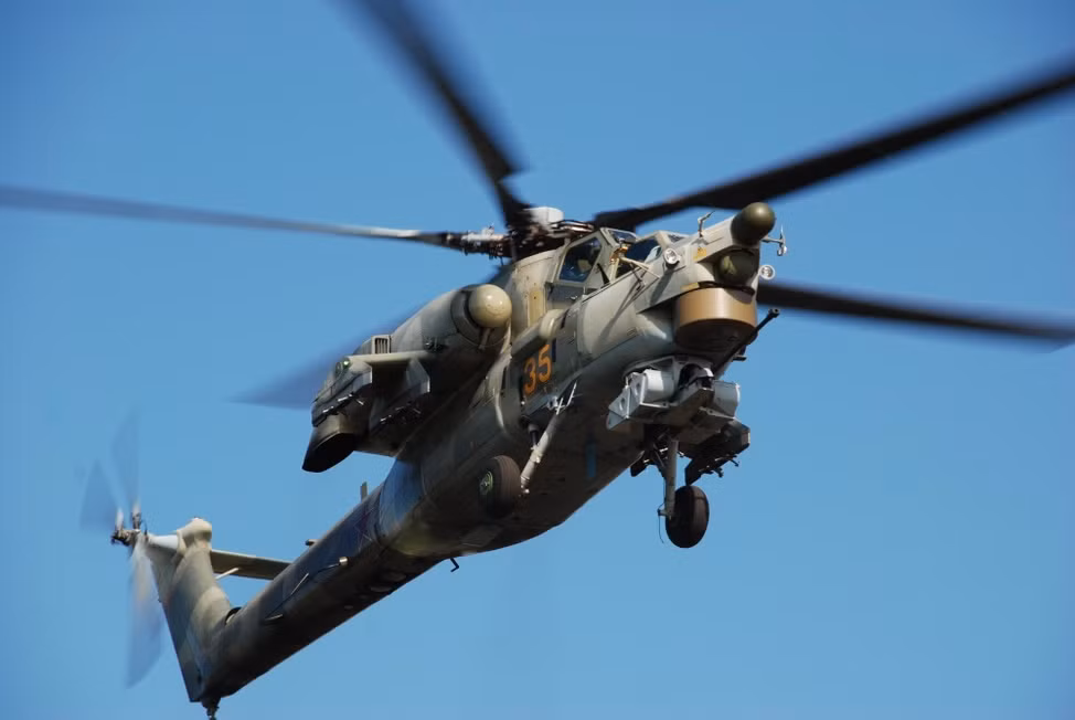 Những chiếc trực thăng tấn công Mi-28NE biến thể xuất khẩu với tổ hợp President-S trang bị sẵn, được xem như là món hời đối với bất cứ quốc gia nào. Khi với President-S, Mi-28NE gần như có thể đánh chặn hầu hết các mối đe dọa đến từ tên lửa đất đối không và không đối không. Nguồn ảnh: RH.
